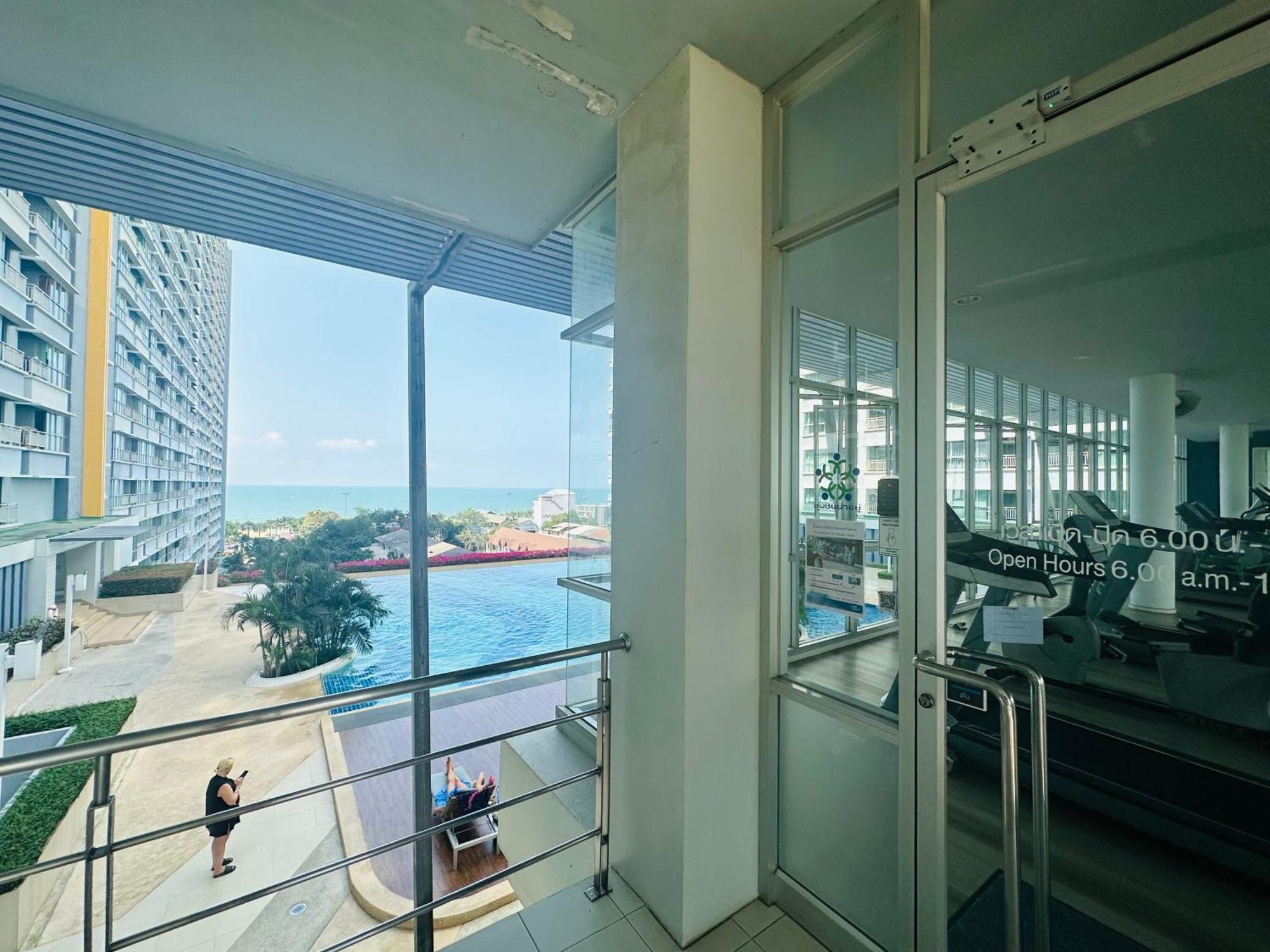 Seaview Beach Room Lumpini-Pool And Gym Face To Ocean Jomtien pláž Exteriér fotografie