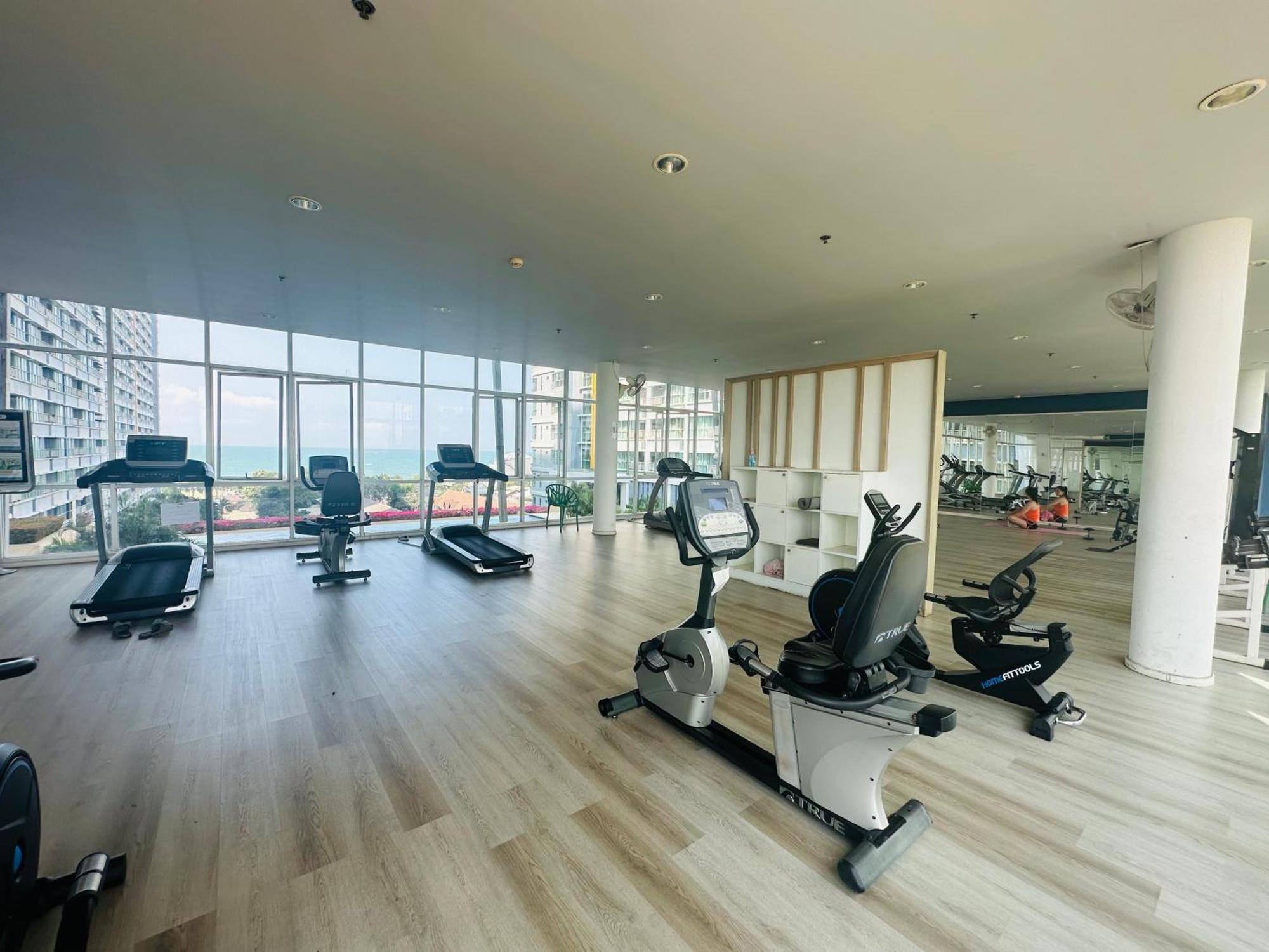 Seaview Beach Room Lumpini-Pool And Gym Face To Ocean Jomtien pláž Exteriér fotografie