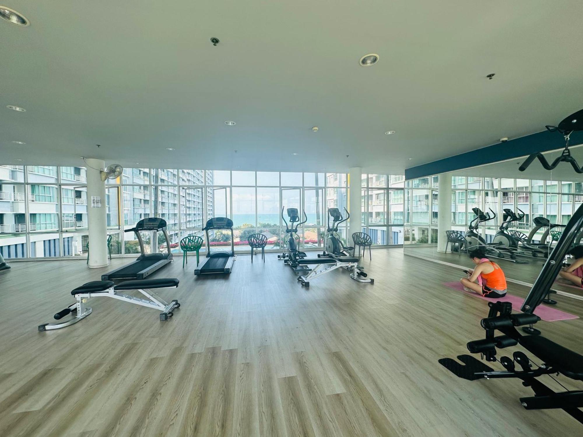 Seaview Beach Room Lumpini-Pool And Gym Face To Ocean Jomtien pláž Exteriér fotografie