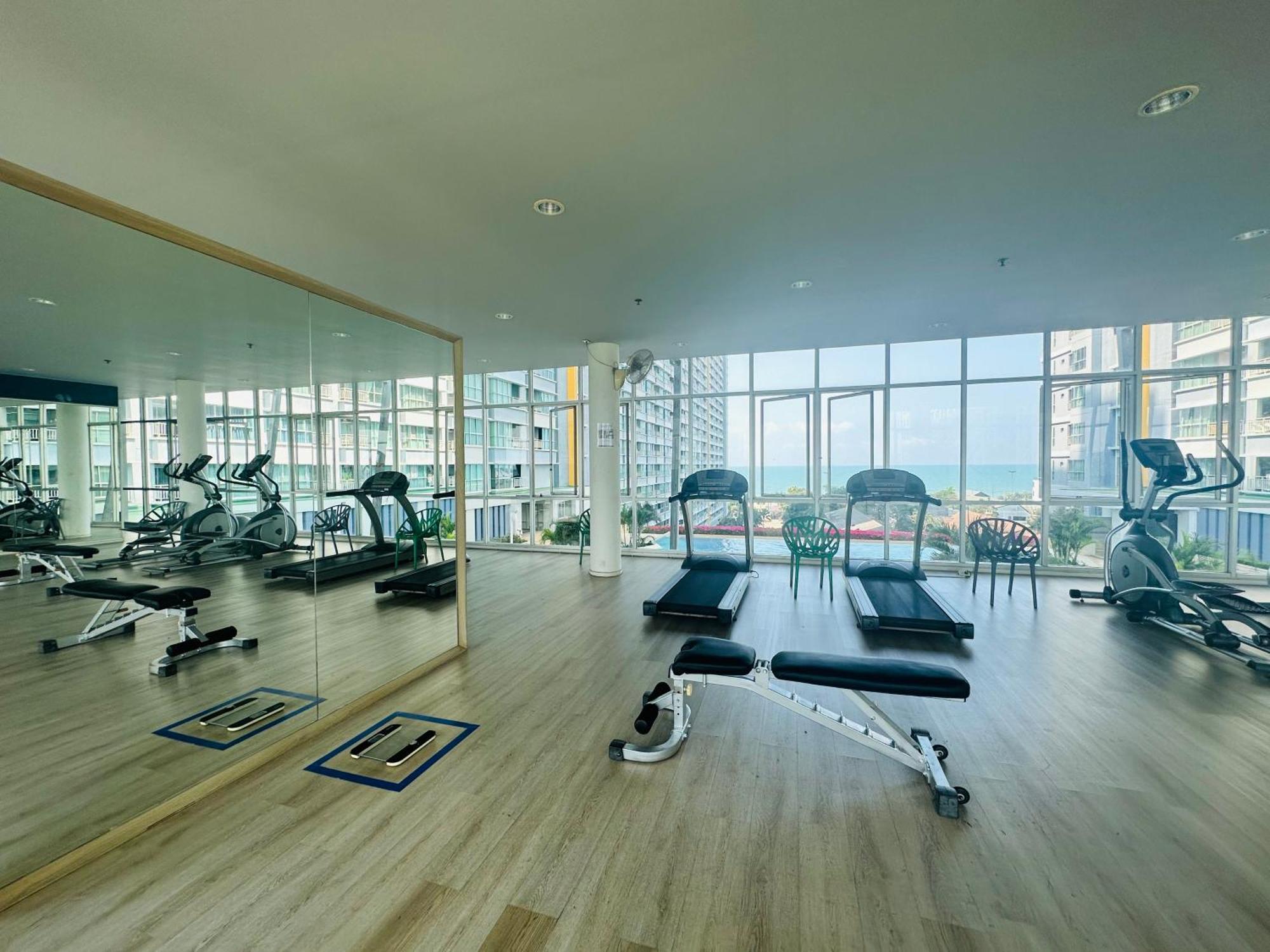 Seaview Beach Room Lumpini-Pool And Gym Face To Ocean Jomtien pláž Exteriér fotografie