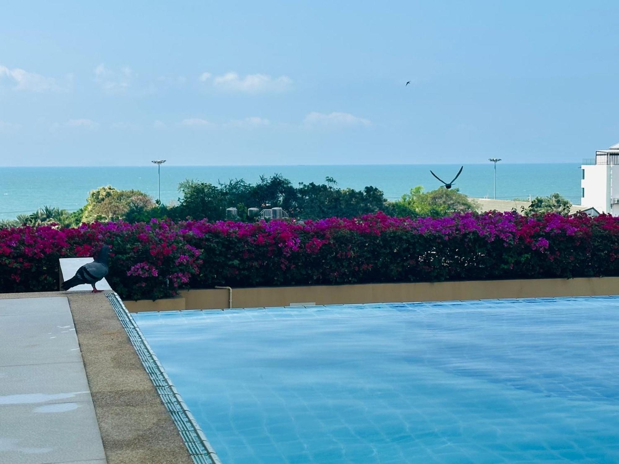 Seaview Beach Room Lumpini-Pool And Gym Face To Ocean Jomtien pláž Exteriér fotografie
