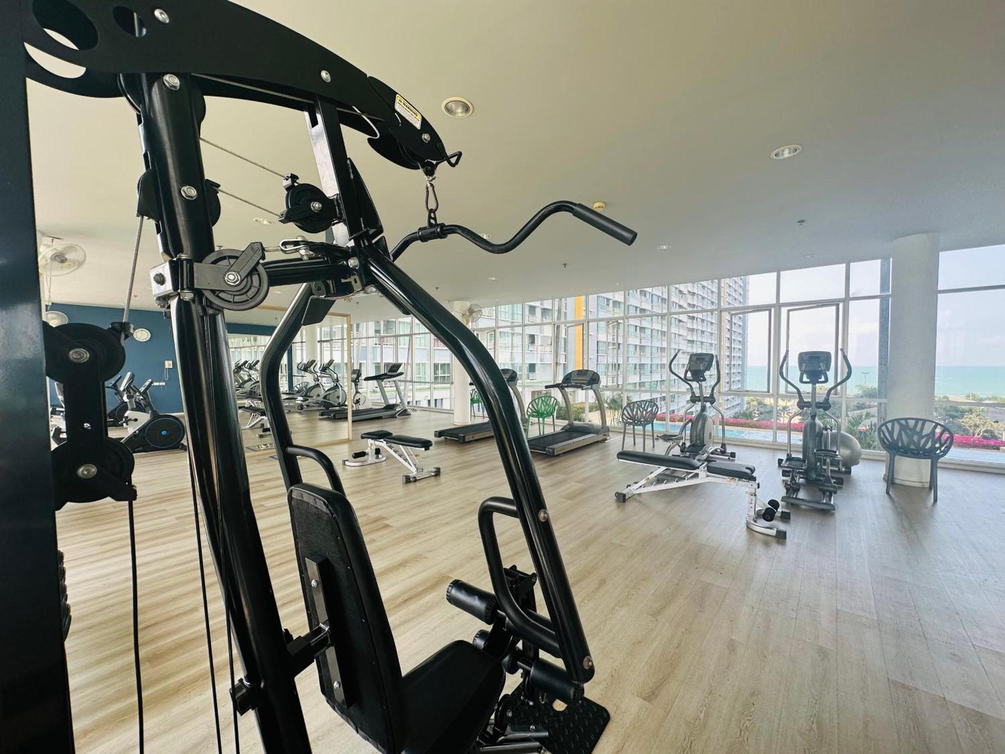 Seaview Beach Room Lumpini-Pool And Gym Face To Ocean Jomtien pláž Exteriér fotografie